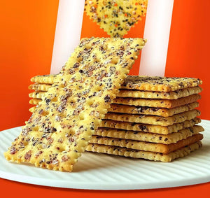 Hong Gu Lin Chia Seed Tricolor Quinoa Soda Biscuits 208g 红谷林 奇亚籽三色藜麦苏打饼