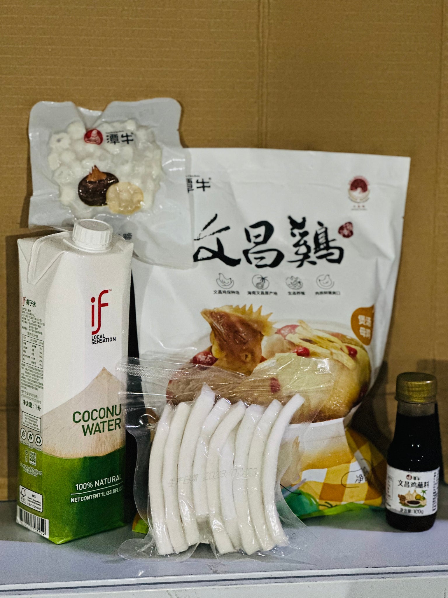 Tan Niu coconut Whole chicken set (with whole chicken/1L coconut water/dipping sauce/Coconut Meat/Chestnut) 海南潭牛椰子鸡全套火锅(含整只鸡/椰子鸡酱汁/椰子水/椰肉条/珍珠马蹄)